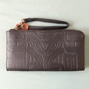 NWOT Native Northwest Embossed Raven Clutch